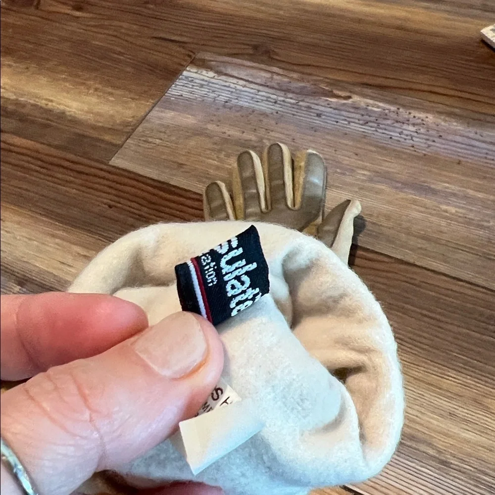 Vintage Stylish Tan Hanes Her Way Stretchy Gloves